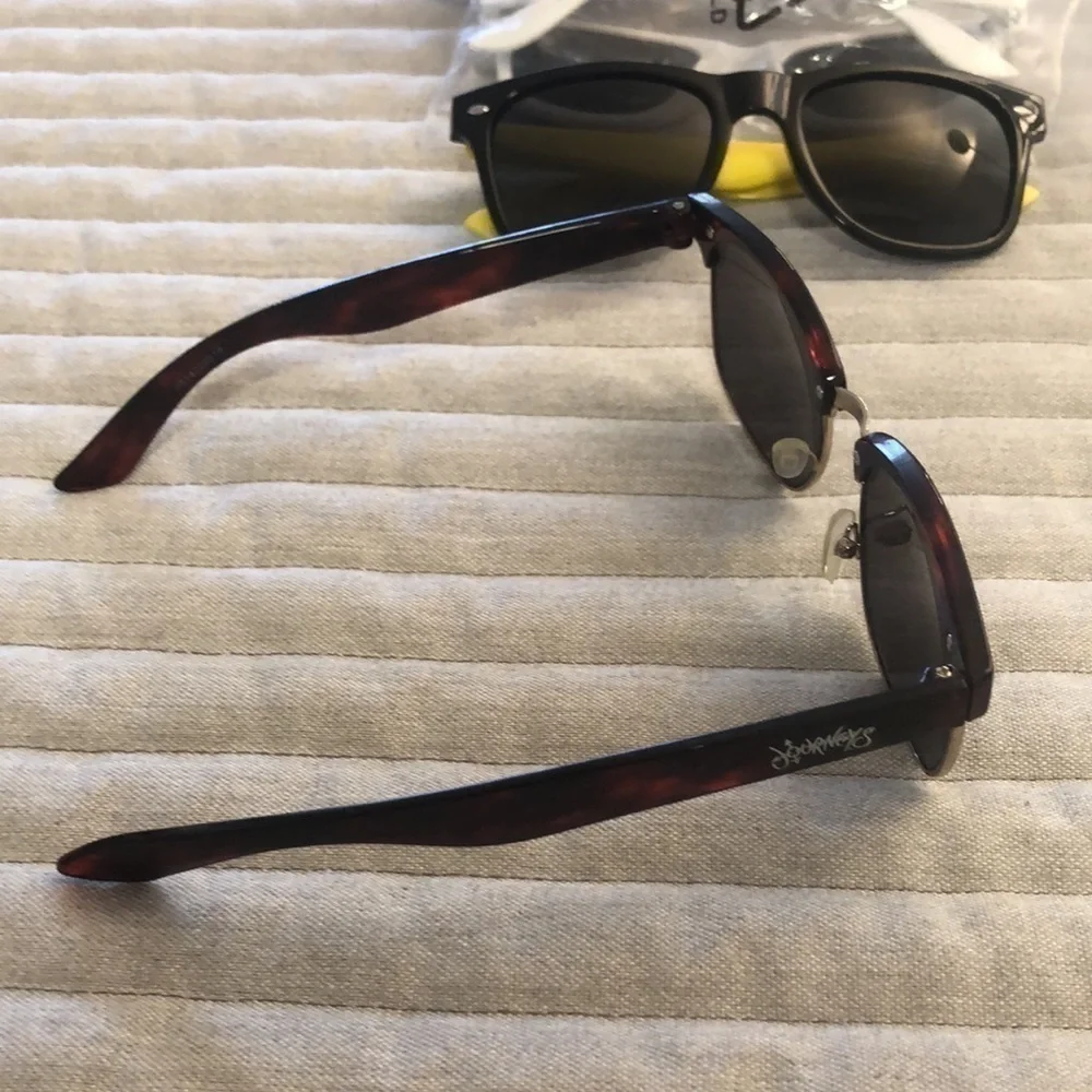 Lot of 4 pairs of sunglasses